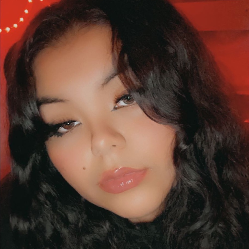 Meet your Posher, Claudia